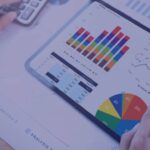 Imagem de our-team no freepik - mulher-de-negocios-usando-um-tablet-para-analisar-o-conceito-de-sucesso-de-estatisticas-de-estrategia-de-financas-de-empresa-e-planejamento-para-o-futuro-na-sala-de-escritorio